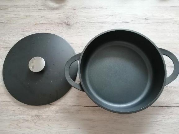 Gute Schmorpfanne mit viel Volumen