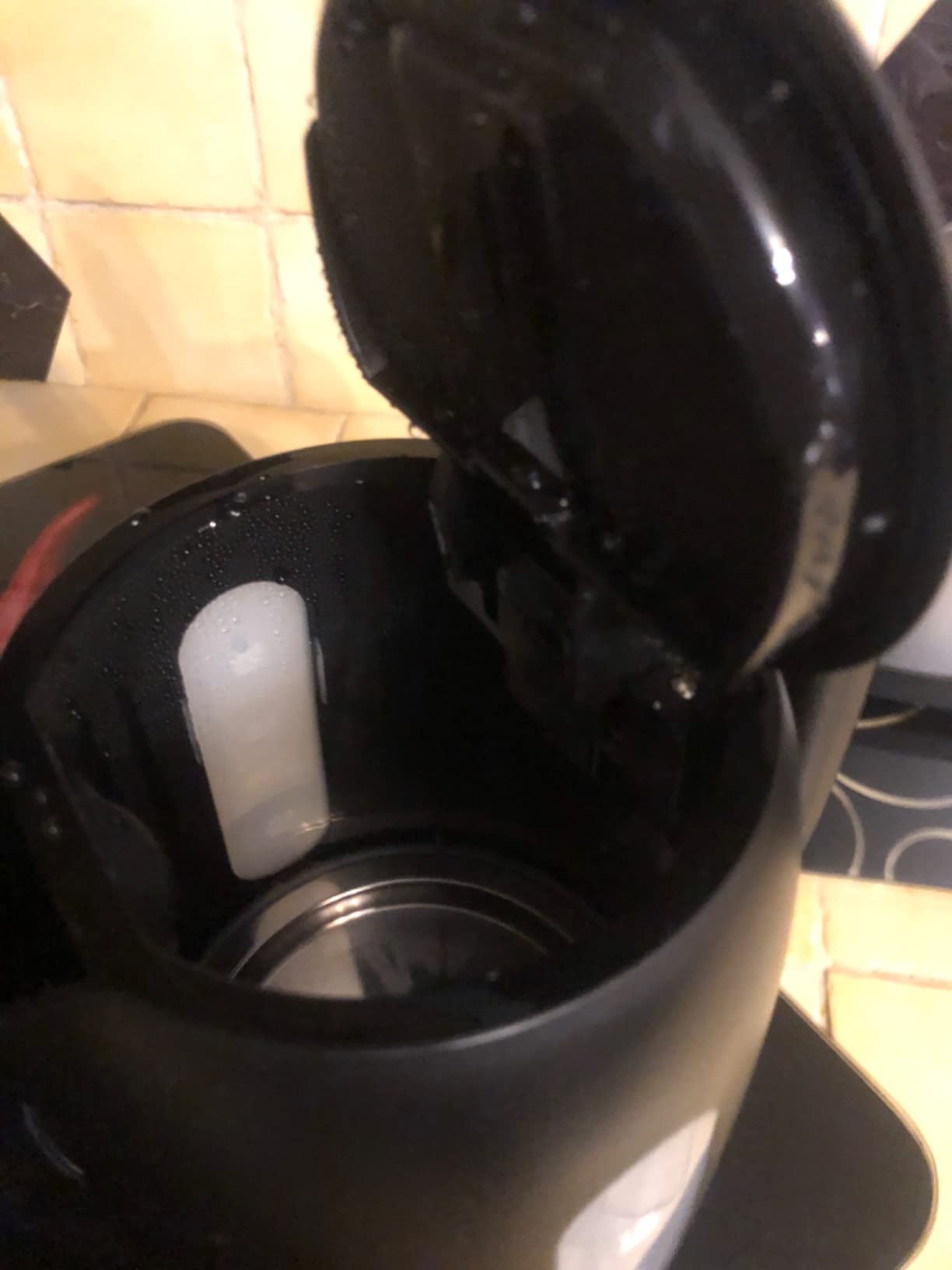 Guter Wasserkocher mit kleinem Makel