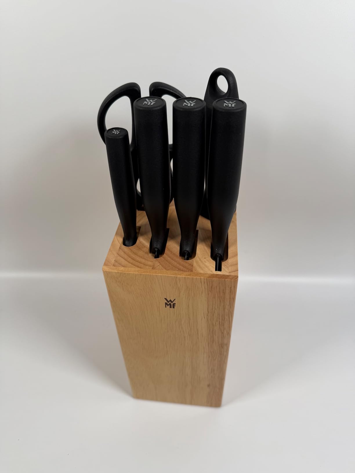 Block hat Kratzer geliefert