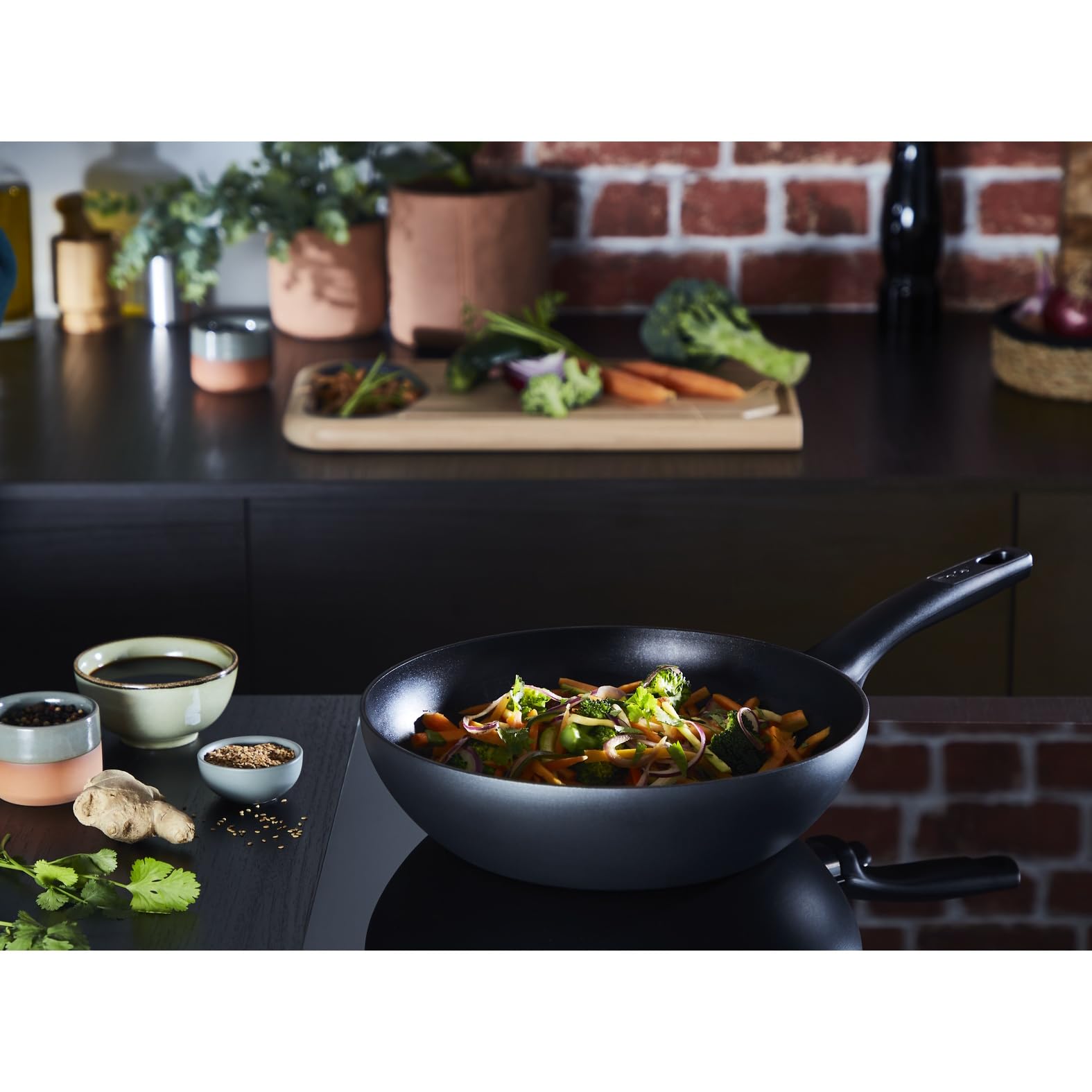 tefal-hard-titanium-on-wokpfanne-28-cm-aluminium-induktionswok-mit-titanium-3x-a image 5