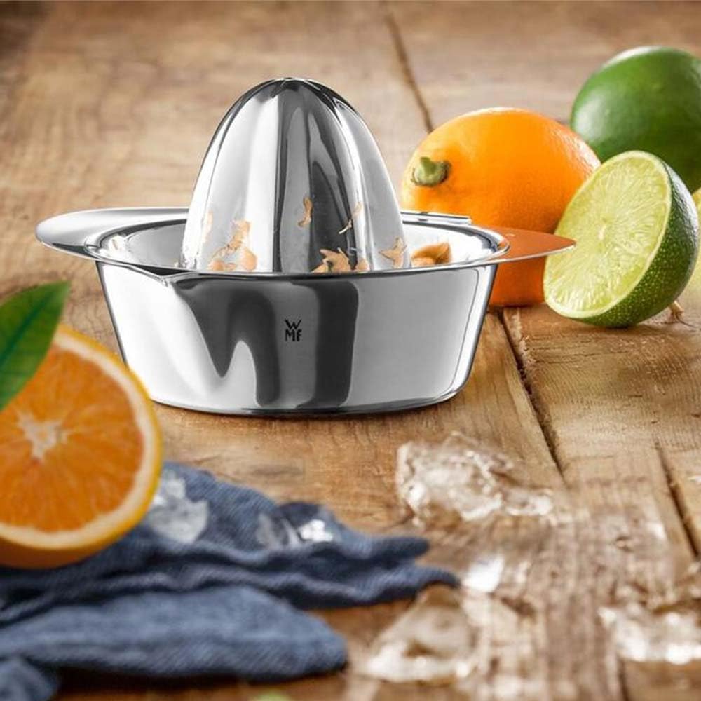 wmf-gourmet-zitronenpresse-13-cm-manuelle-zitruspresse-mit-ausgie-er-und-sieb-cr image 5