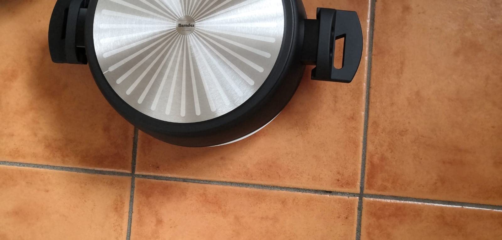 Solide Pfanne mit kleinem Makel