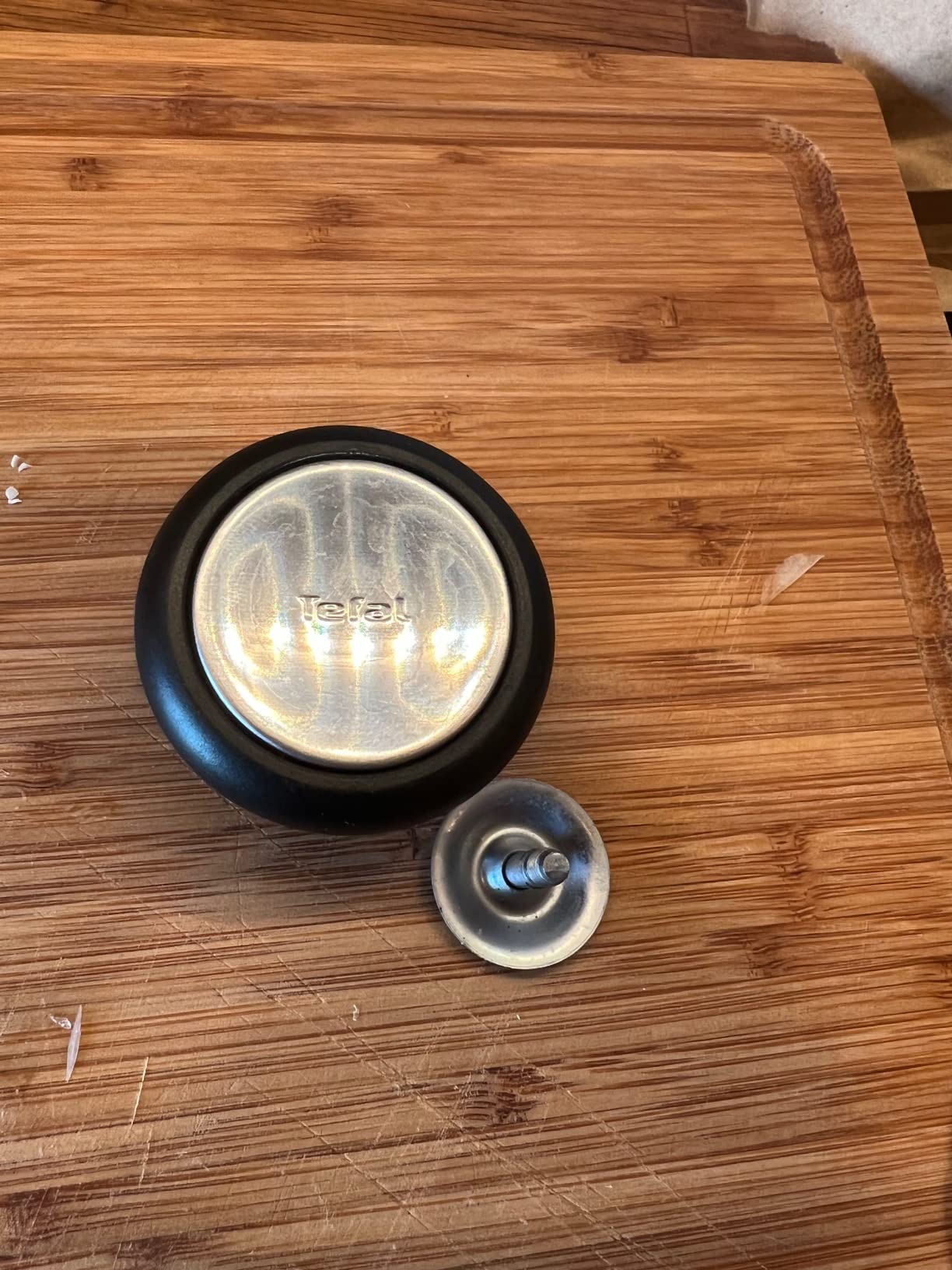 Guter Deckel mit kleinem Makel