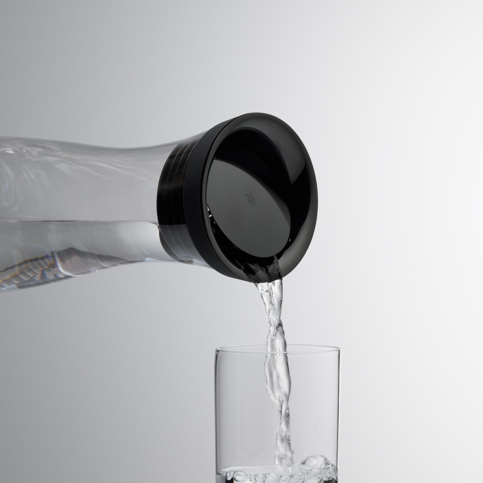 wmf-basic-wasserkaraffe-mit-closeup-verschluss-1-liter-glaskaraffe-mit-silikonde image 3