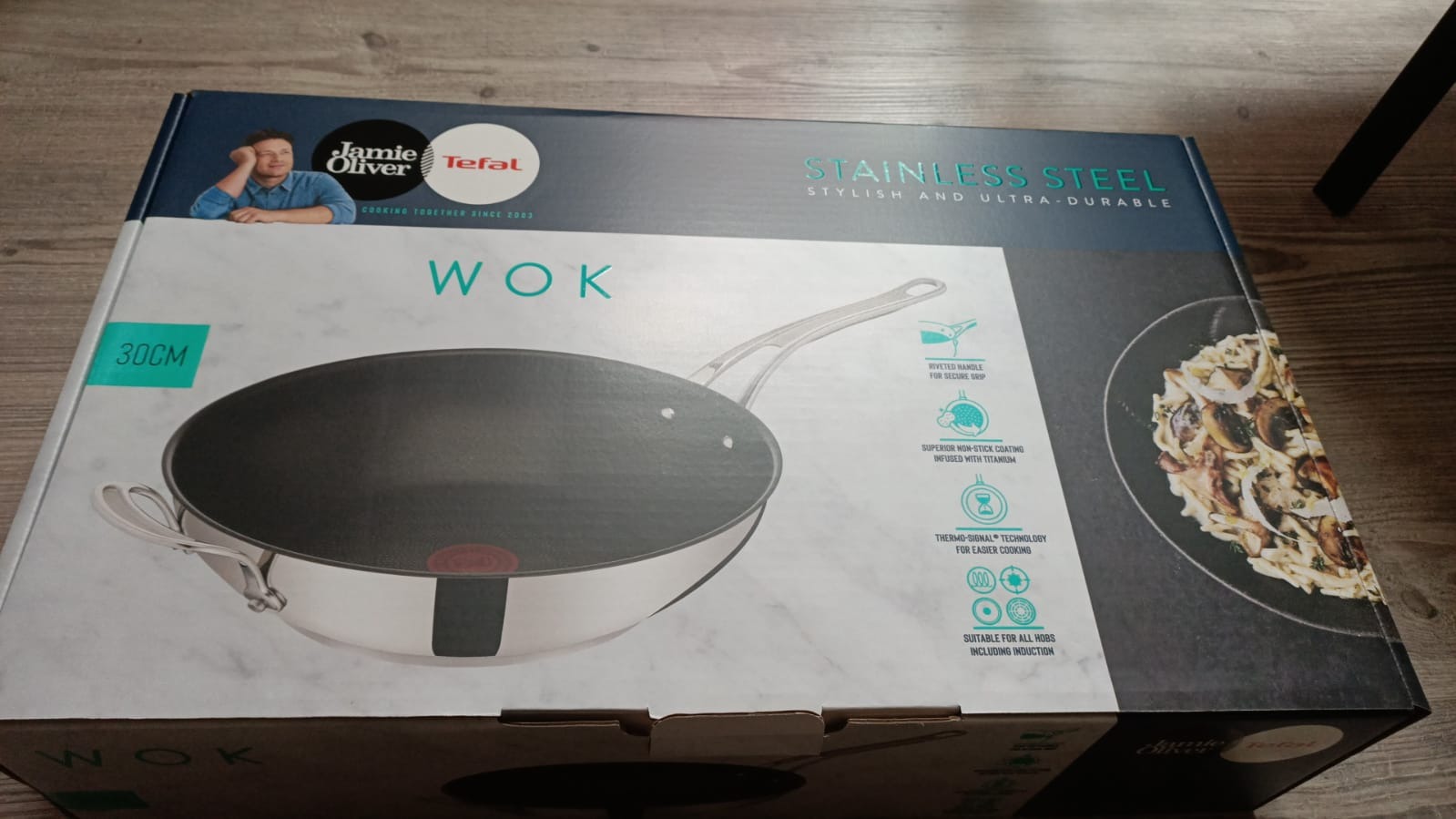 Solides Produkt mit kleinen Abstrichen
