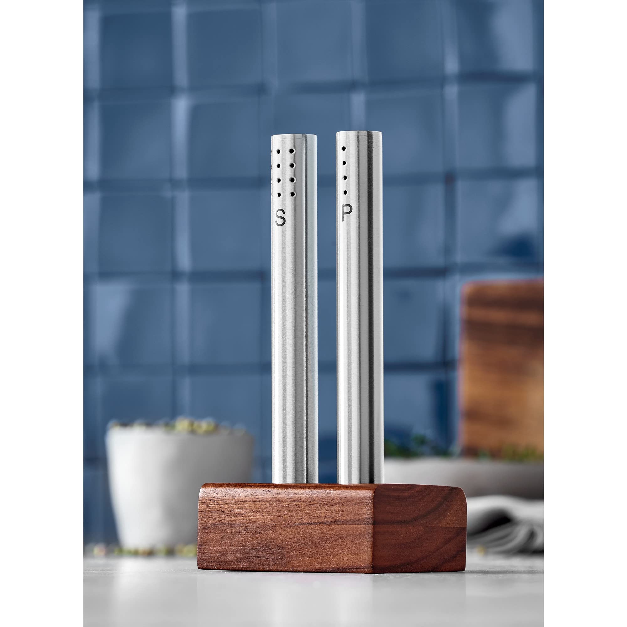 wmf-salz-und-pfefferstreuer-set-2-teilig-mit-akazienholz-st-nder-cromargan-edels image 2