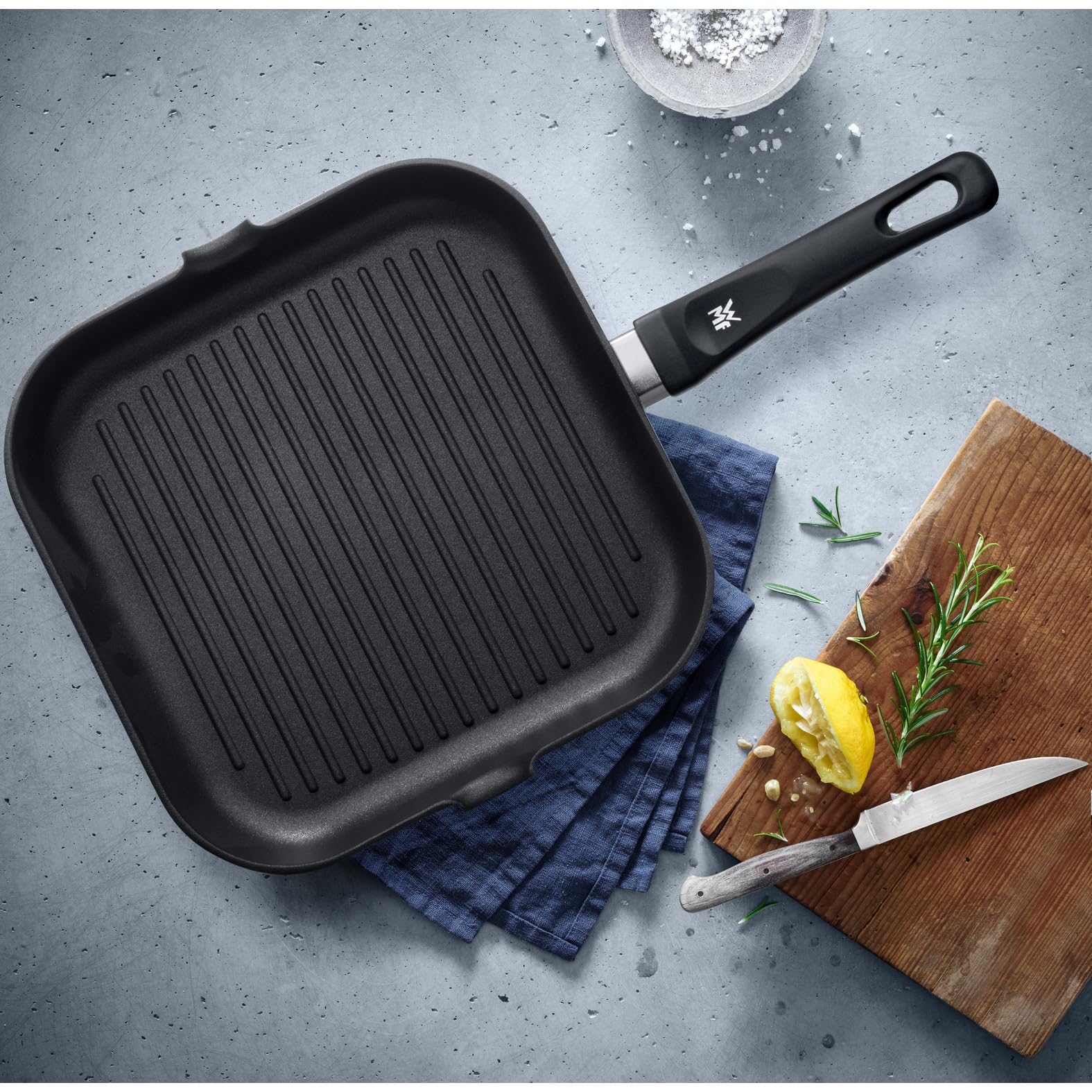 wmf-grillpfanne-27-x-27-cm-mit-ausguss-gerillte-steakpfanne-aus-aluminium-mit-du image 2