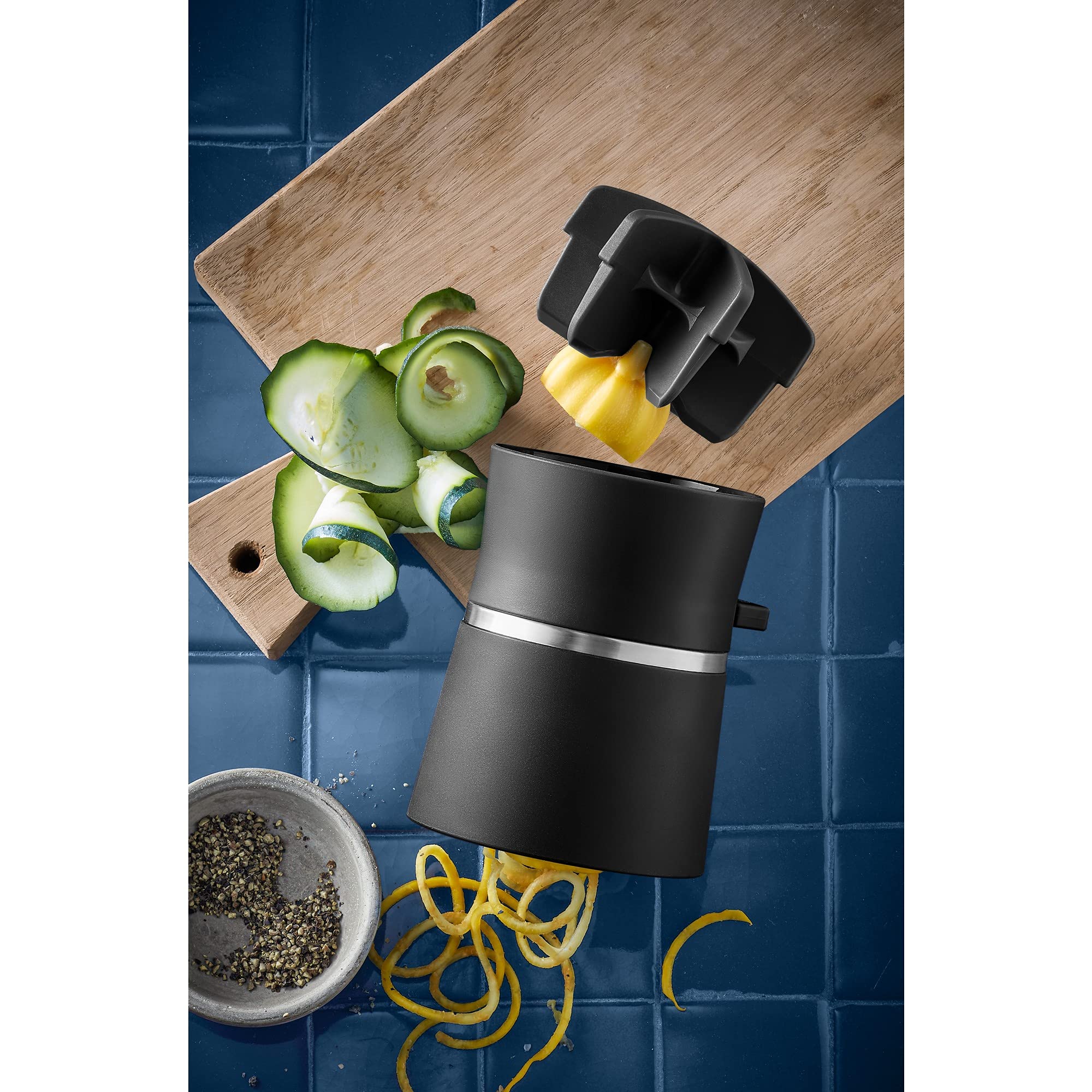wmf-gourmet-spiralschneider-manuell-14-cm-mit-restehalter-2-eins-tze-f-r-streife image 2