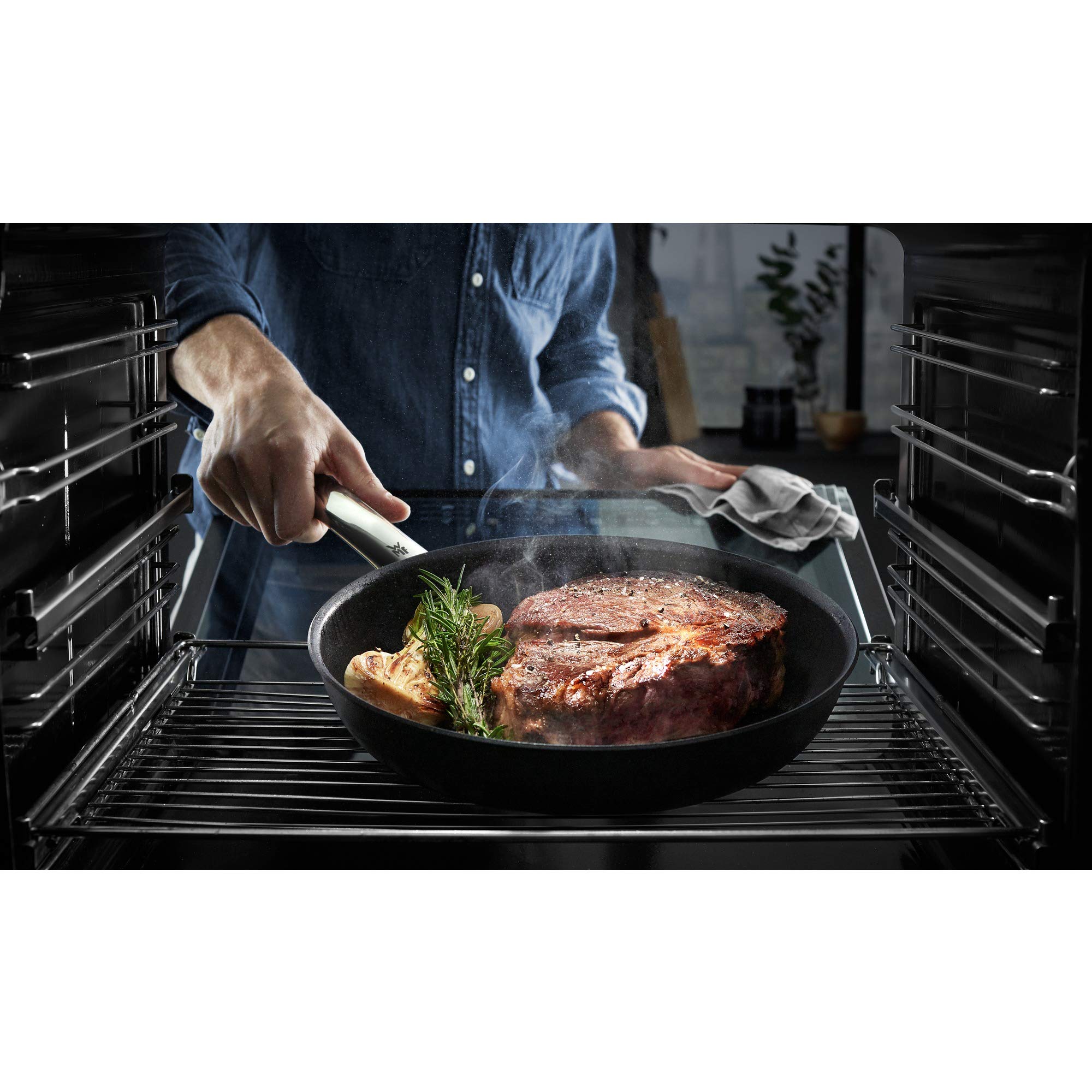 wmf-steak-profi-bratpfanne-28-cm-beschichtete-steakpfanne-f-r-induktion-mehrschi image 2