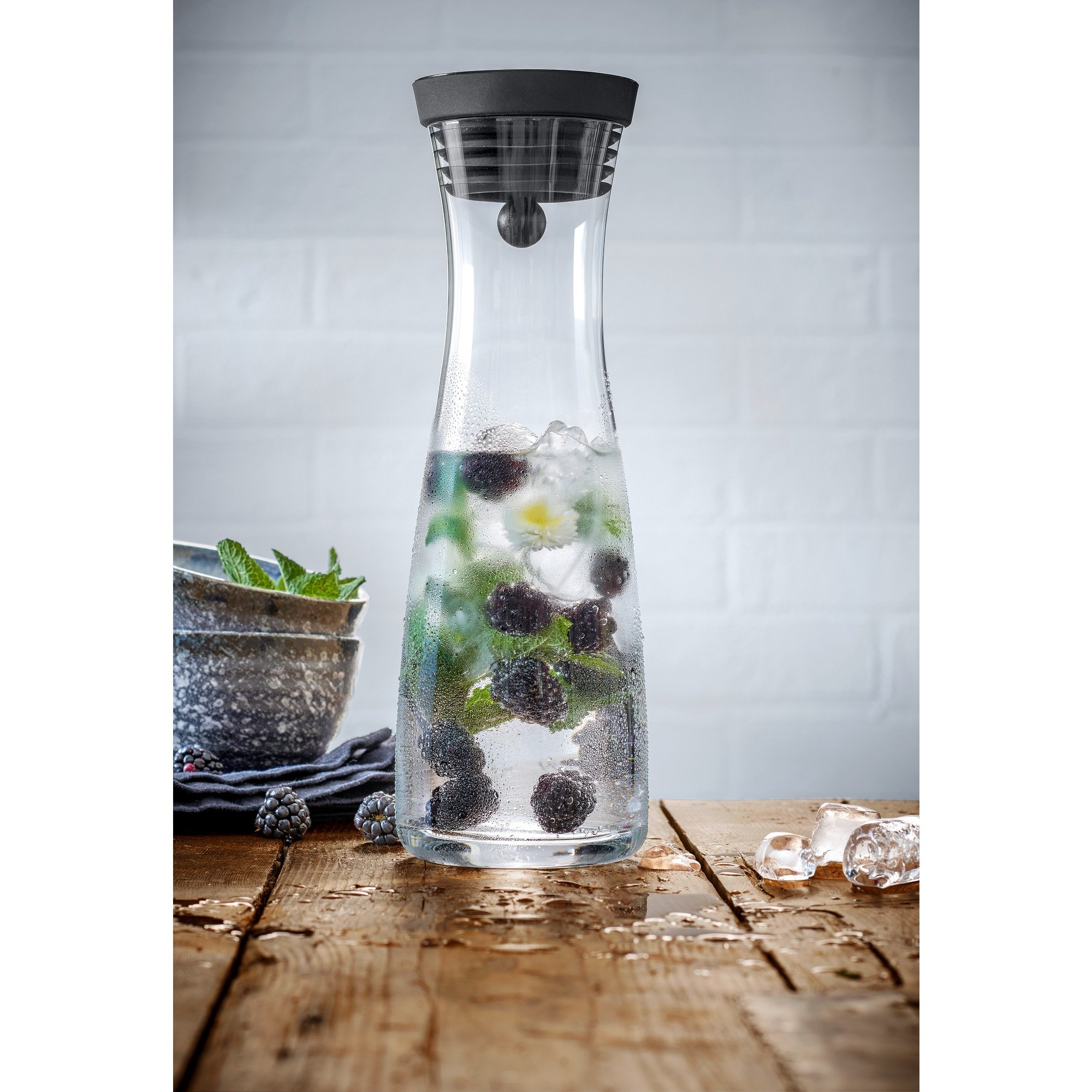 wmf-basic-wasserkaraffe-mit-closeup-verschluss-1-liter-glaskaraffe-mit-silikonde image 4