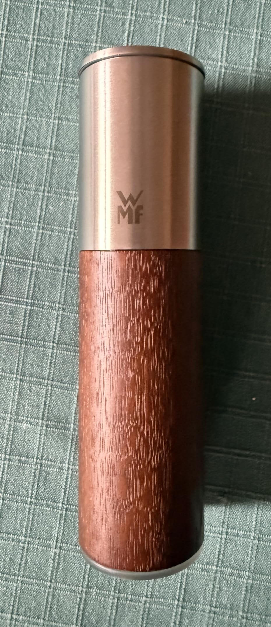 Gut, aber der Deckel wackelt leicht