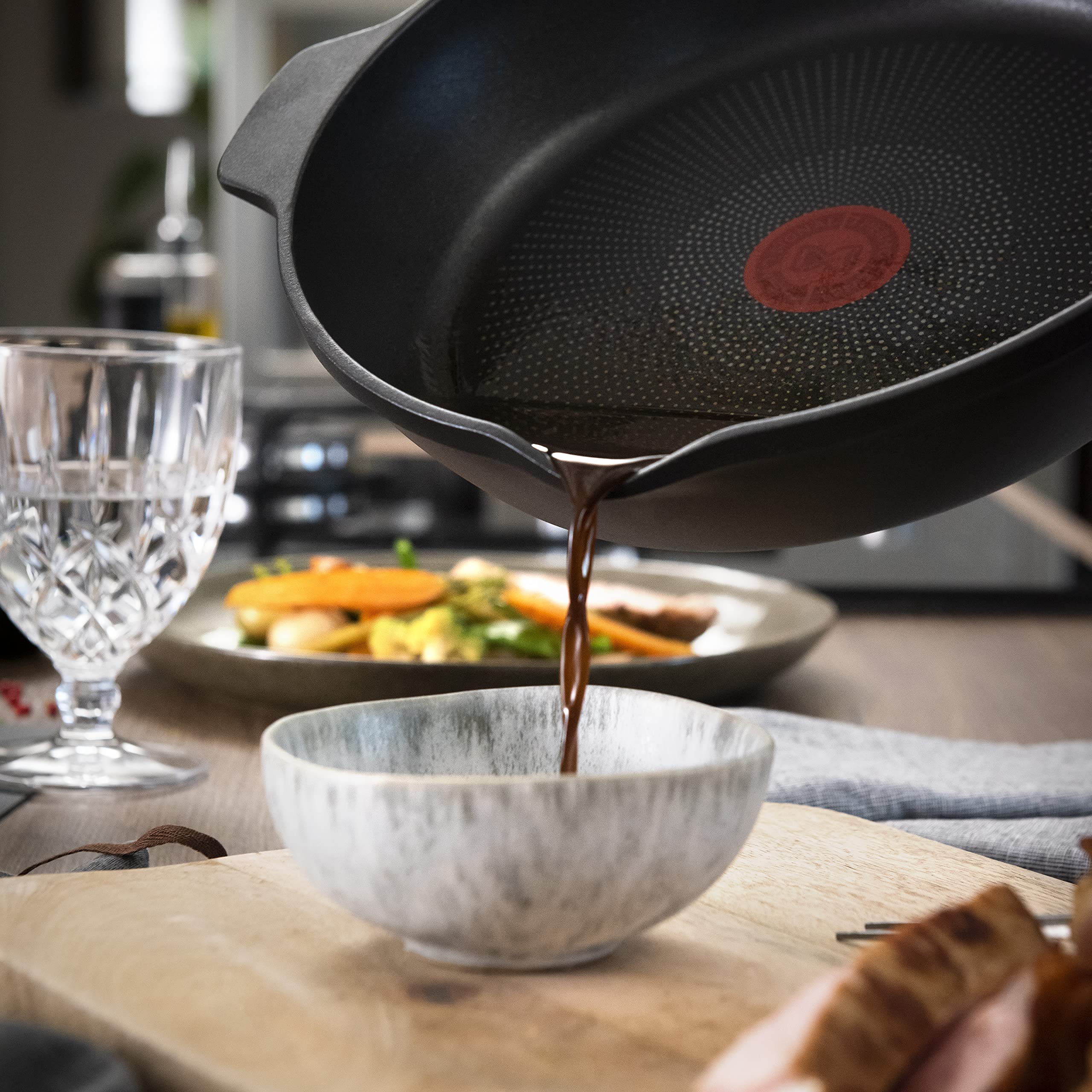 tefal-robusto-e24906-aluguss-bratpfanne-28-cm-mit-thermo-signal-und-antihaftvers image 4